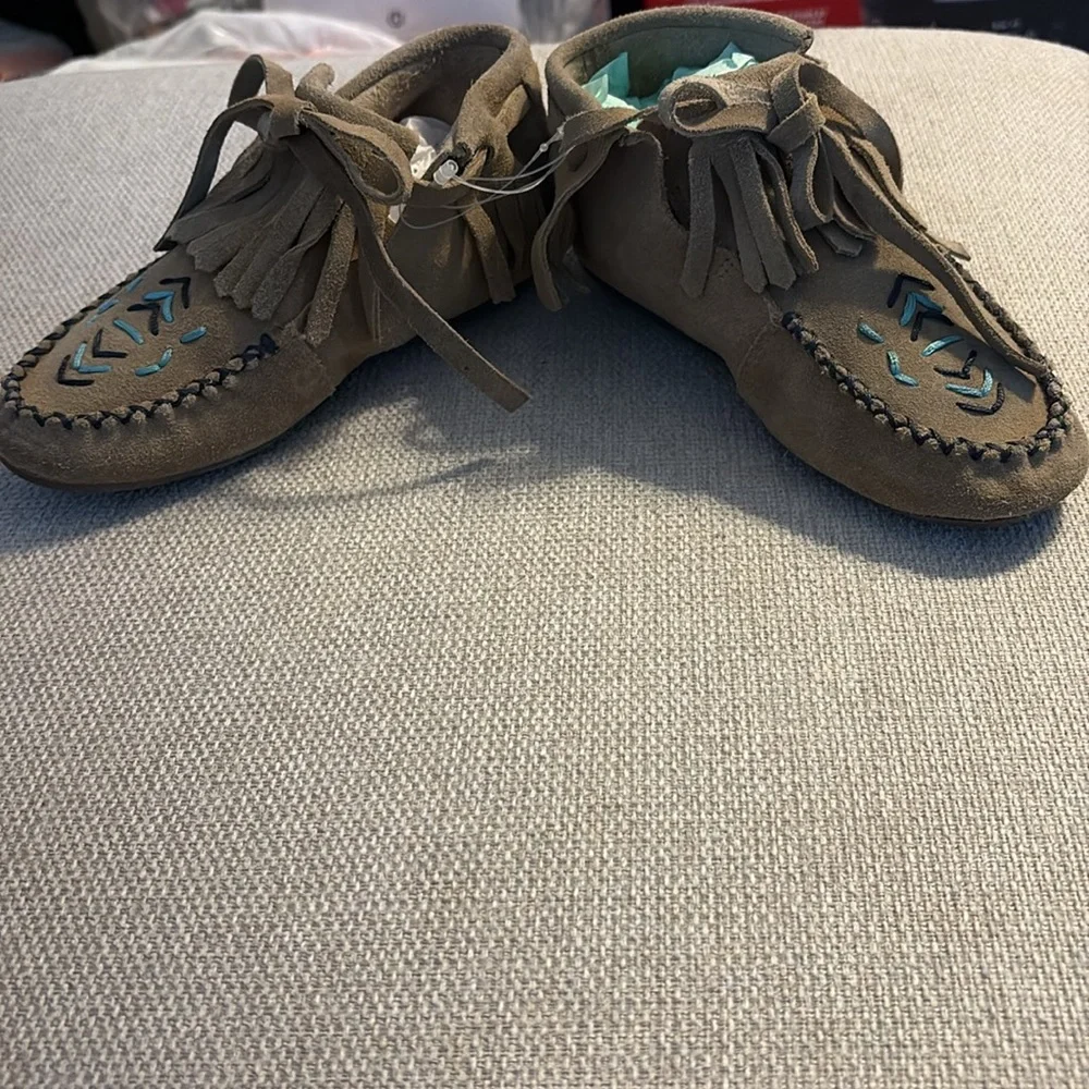 NWOT Lands' End Girls' Fringe Moccasins